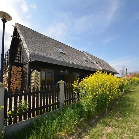 Seaside In Cisowo With Terrace And Lovely Garden Semesterbostad Darłowo