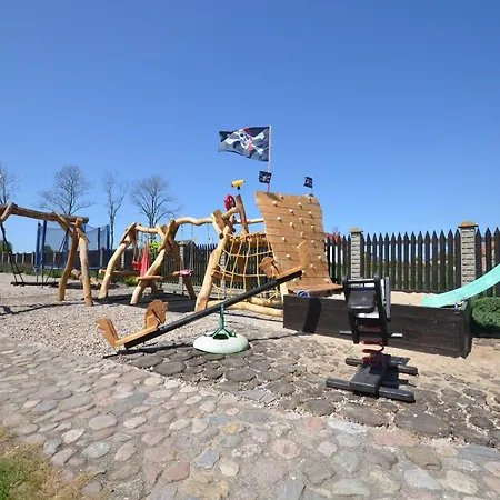 Seaside In Cisowo With Terrace And Lovely Garden Tatil Evi Darłowo