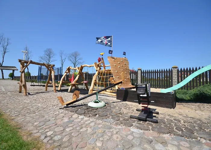 Seaside In Cisowo With Terrace And Lovely Garden Semesterbostad Darłowo