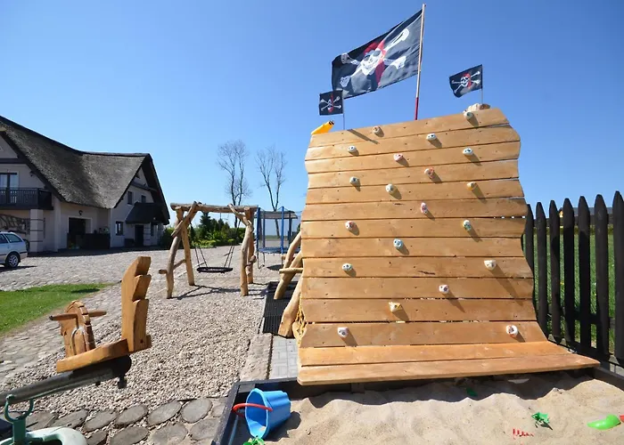 Сasa de vacaciones Seaside In Cisowo With Terrace And Lovely Garden *